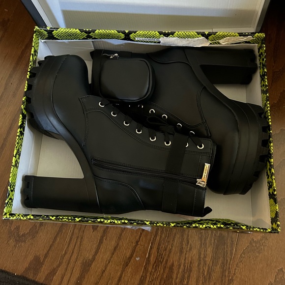 Women👩🏽Cape Robbin MonikPlatform ChelseaAnkleBoots🥾W ChunkyBlock Heels&Pocket - Picture 2 of 11